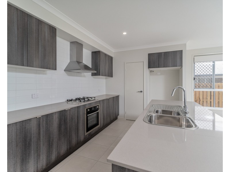 11 Treeline Avenue, Arundel QLD 4214