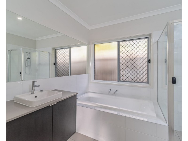 11 Treeline Avenue, Arundel QLD 4214