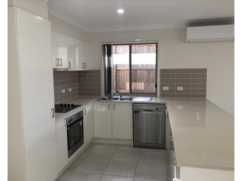 19 Woodrose Circuit, Pimpama QLD 4209