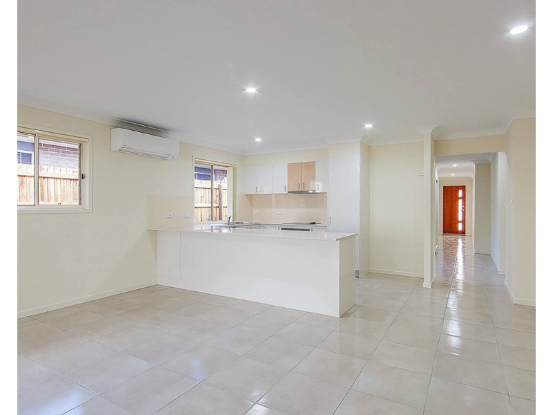 8 Clermont Street, Holmview QLD 4207