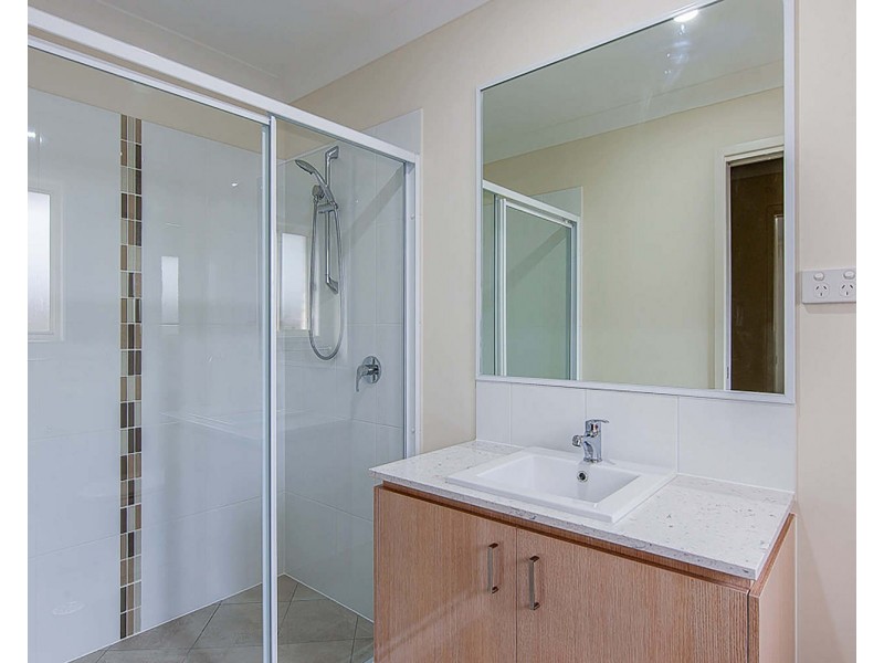 8 Clermont Street, Holmview QLD 4207