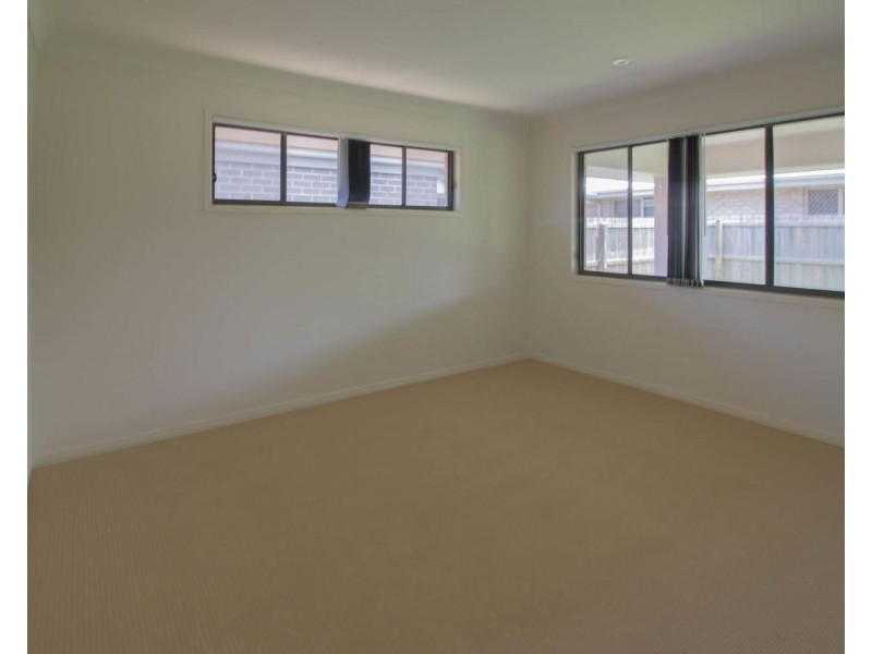 8 Alfred Raymond Hulse Drive, Upper Coomera QLD 4209