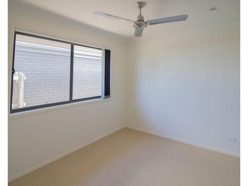 8 Alfred Raymond Hulse Drive, Upper Coomera QLD 4209