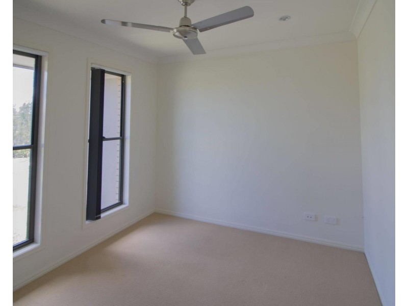 8 Alfred Raymond Hulse Drive, Upper Coomera QLD 4209