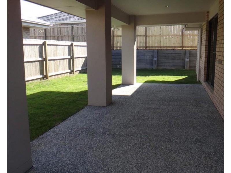8 Alfred Raymond Hulse Drive, Upper Coomera QLD 4209