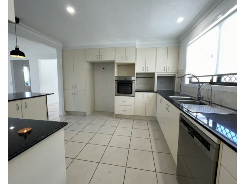 2 Nelson Court, Benowa QLD 4217