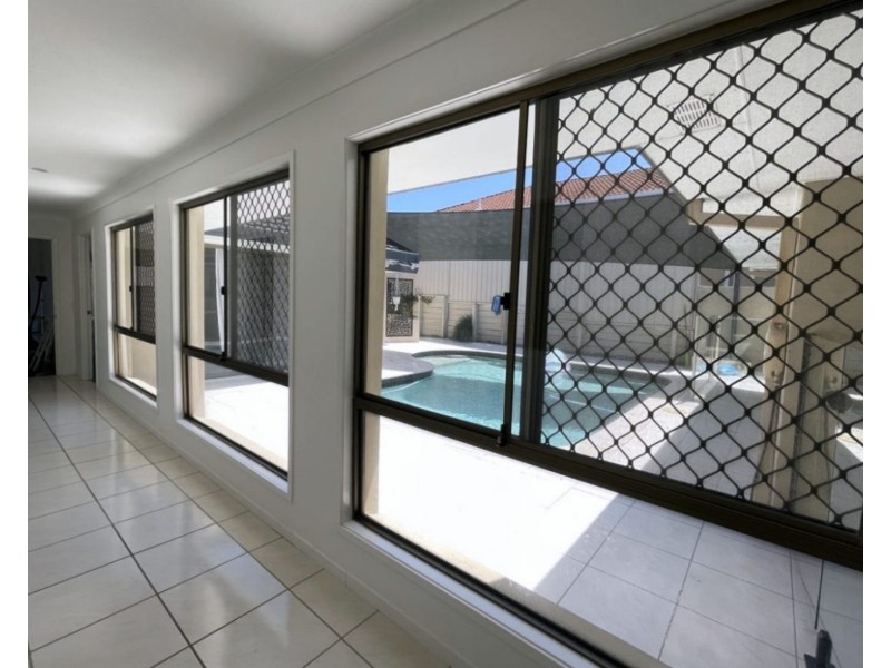 2 Nelson Court, Benowa QLD 4217