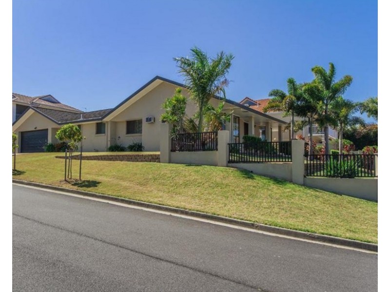 2 Nelson Court, Benowa QLD 4217