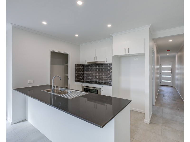 31 Waratah Circuit, Greenbank QLD 4124