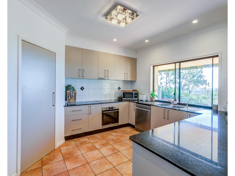75 Highvale Drive, Helensvale QLD 4212