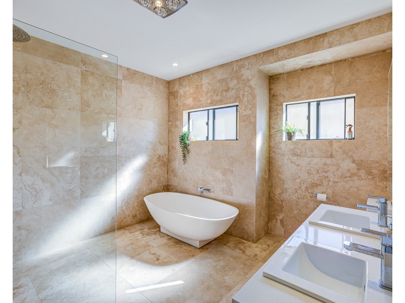 75 Highvale Drive, Helensvale QLD 4212