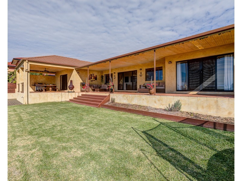 75 Highvale Drive, Helensvale QLD 4212