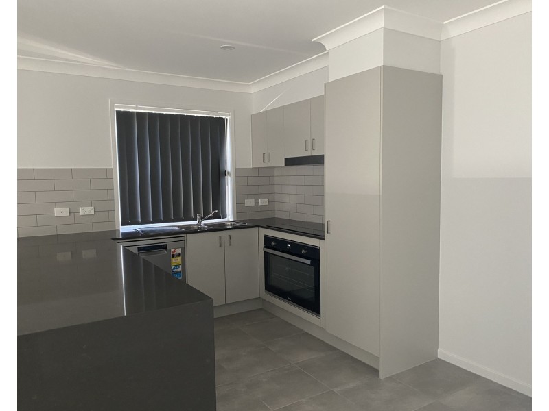 3 Sutherland Street, Gleneagle QLD 4285