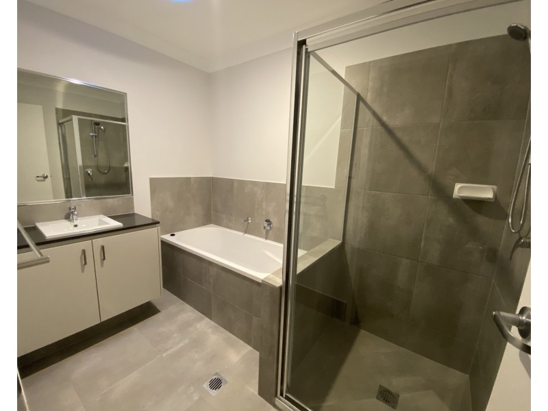 3 Sutherland Street, Gleneagle QLD 4285