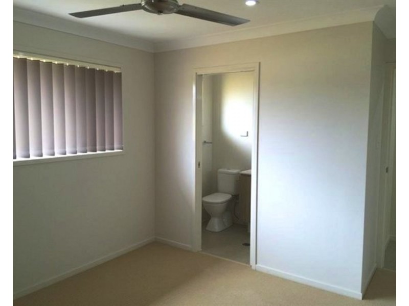 4 Sunstone Avenue, Pimpama QLD 4209