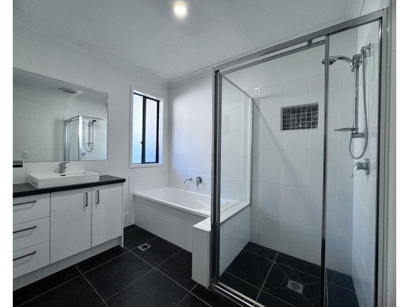 66 Mieka Crescent, Pimpama QLD 4209