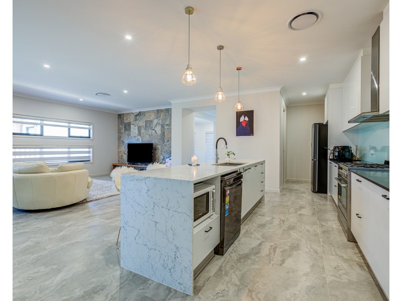83 Great Sandy Circuit, Pimpama QLD 4209