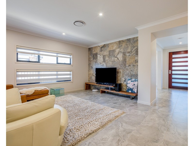 83 Great Sandy Circuit, Pimpama QLD 4209