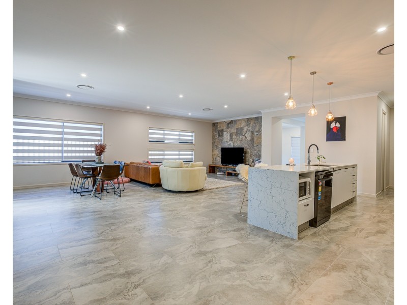 83 Great Sandy Circuit, Pimpama QLD 4209