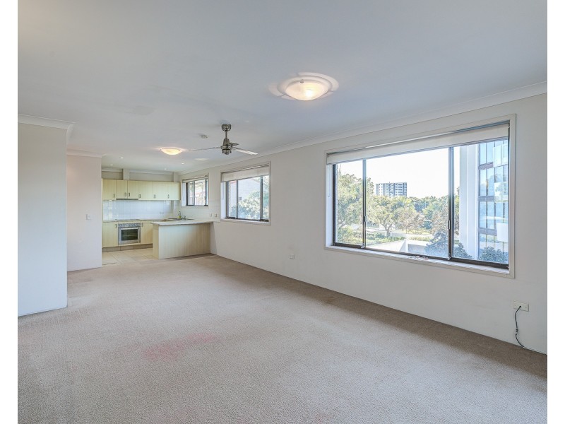 5/228 Marine Parade, Labrador QLD 4215