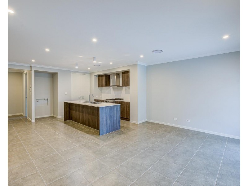 16 Marigold Road, Greenbank QLD 4124