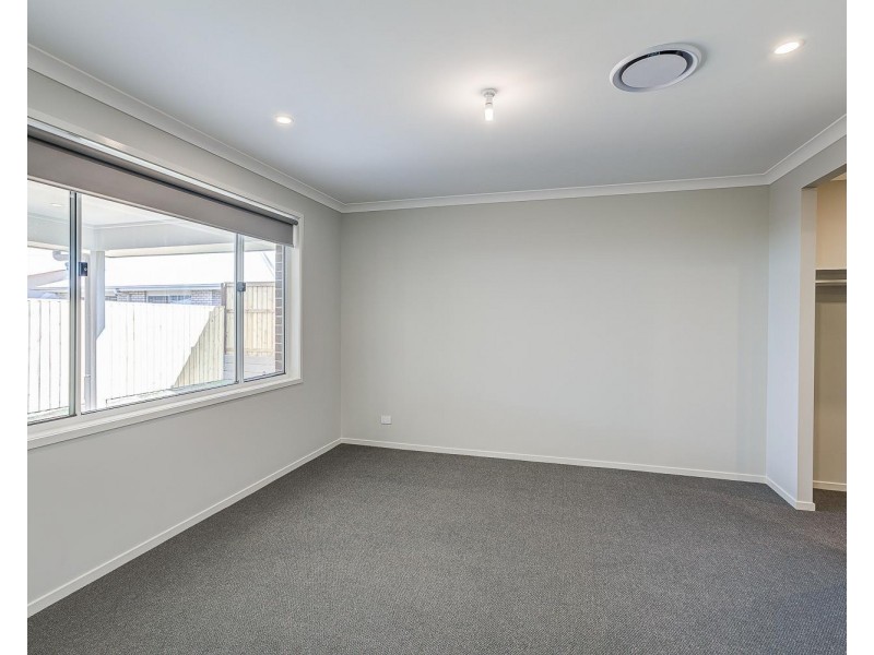 16 Marigold Road, Greenbank QLD 4124