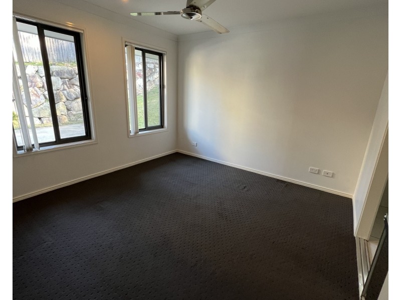 8 Cathmor Court, Oxenford QLD 4210