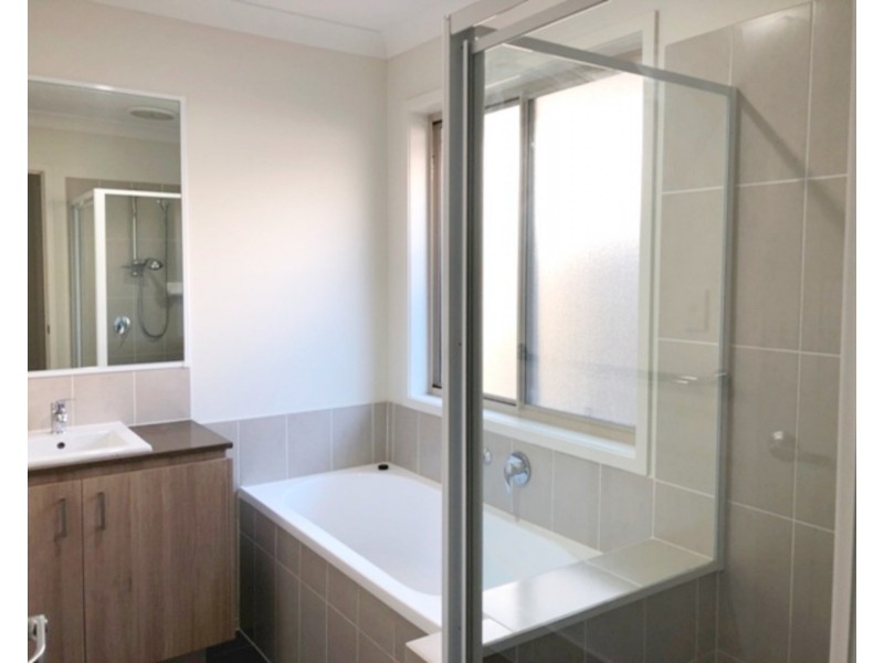 5 Milbrook Crescent, Pimpama QLD 4209