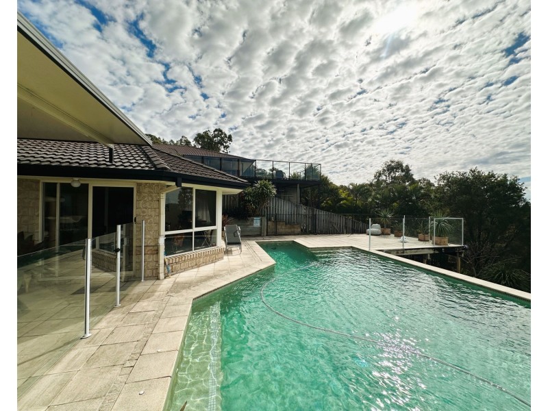 27 Pago Terrace, Pacific Pines QLD 4211