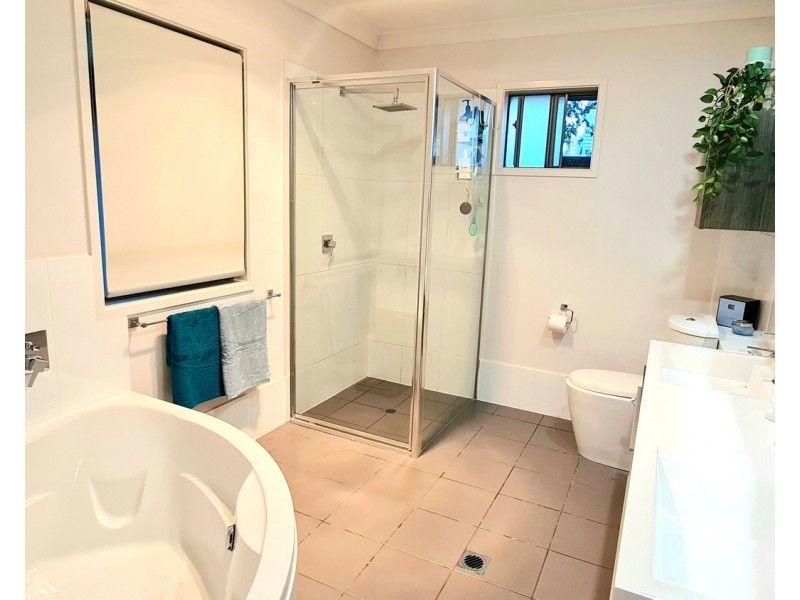 30 Naranga Avenue, Broadbeach Waters QLD 4218