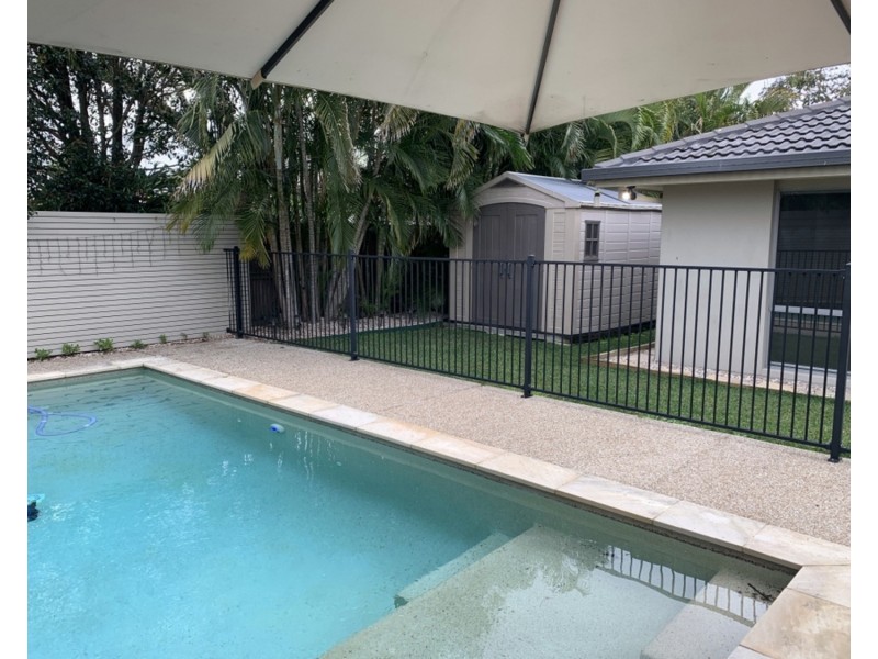 30 Naranga Avenue, Broadbeach Waters QLD 4218