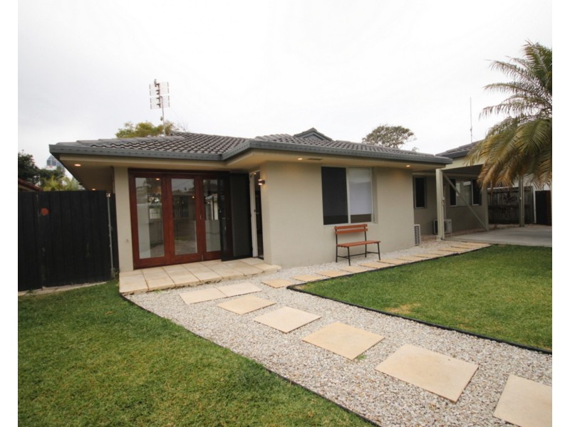 30 Naranga Avenue, Broadbeach Waters QLD 4218