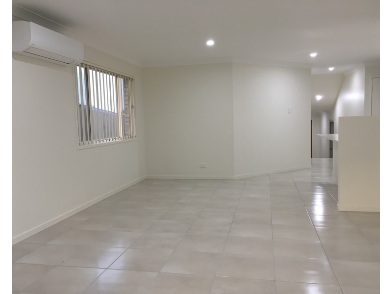 11 Geoffrey Miller Avenue, Pimpama QLD 4209