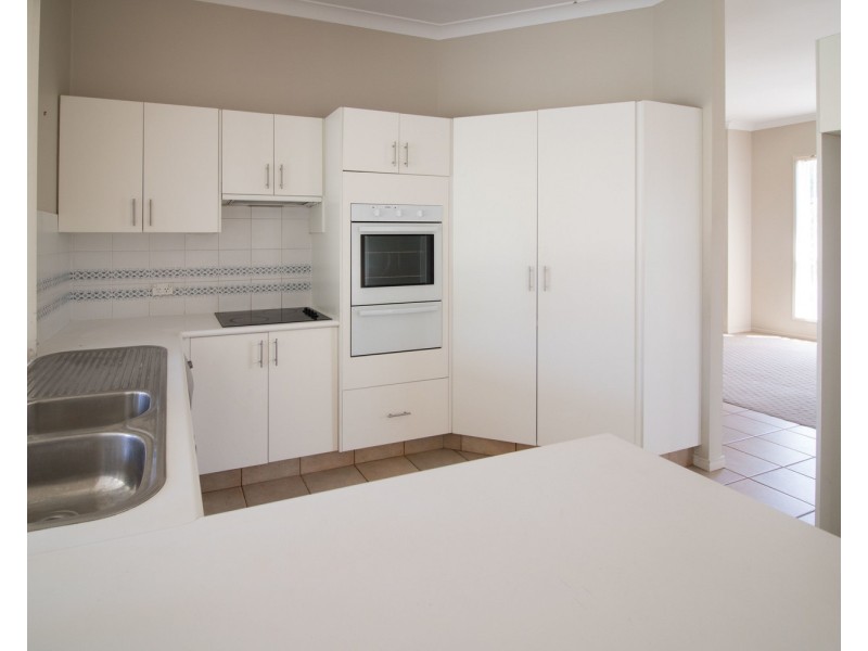 11 Fitzalan Circuit, Arundel QLD 4214