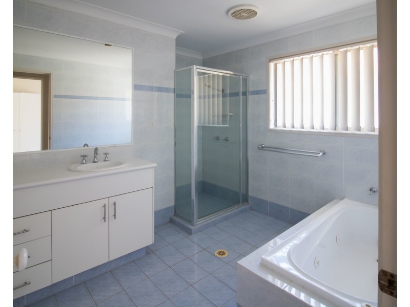 11 Fitzalan Circuit, Arundel QLD 4214