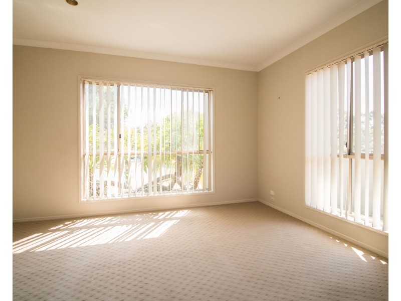 11 Fitzalan Circuit, Arundel QLD 4214
