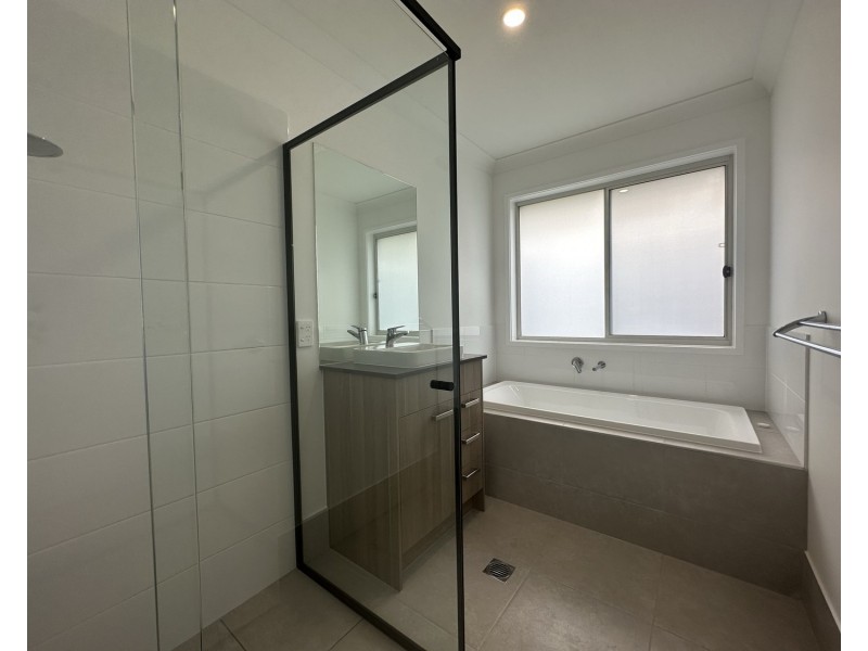16 Sunline Court, Logan Reserve QLD 4133