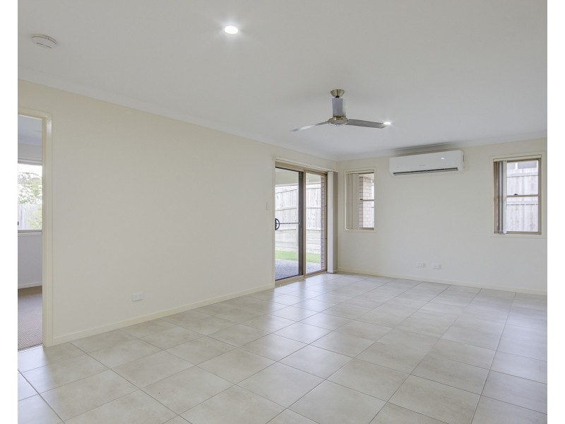 2b Sapphire Place, Pimpama QLD 4209