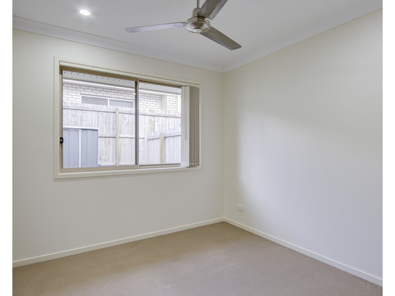 2b Sapphire Place, Pimpama QLD 4209