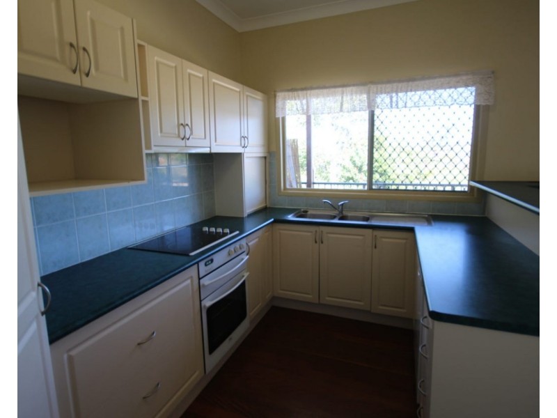 30 Wistaria Avenue, Southport QLD 4215