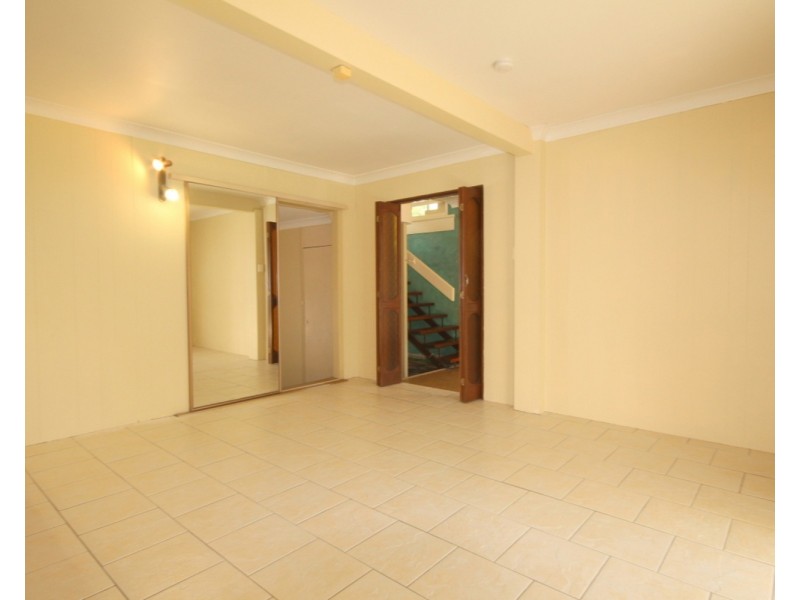 30 Wistaria Avenue, Southport QLD 4215