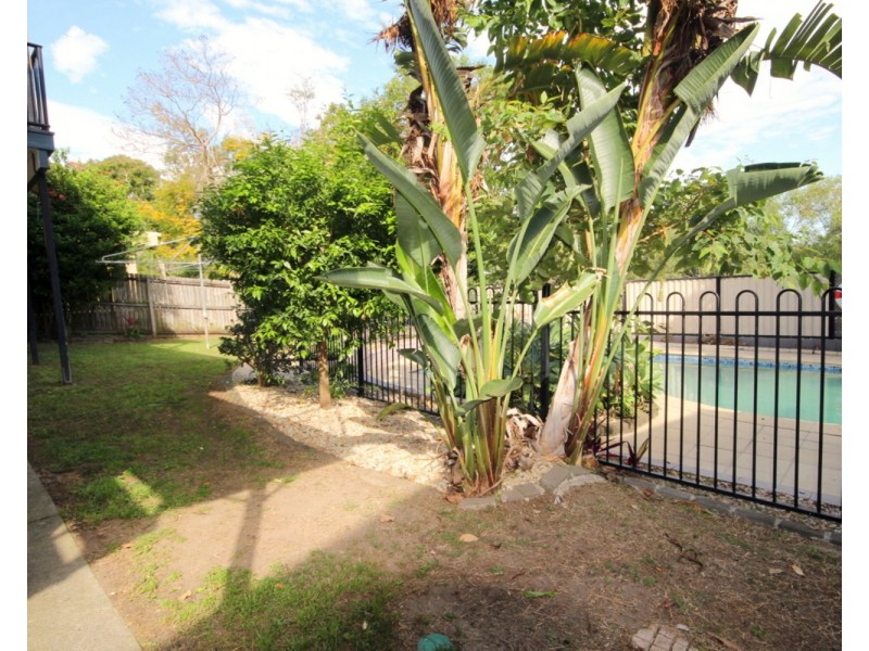 30 Wistaria Avenue, Southport QLD 4215