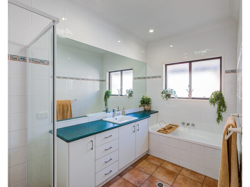 75 Highvale Drive, Helensvale QLD 4212