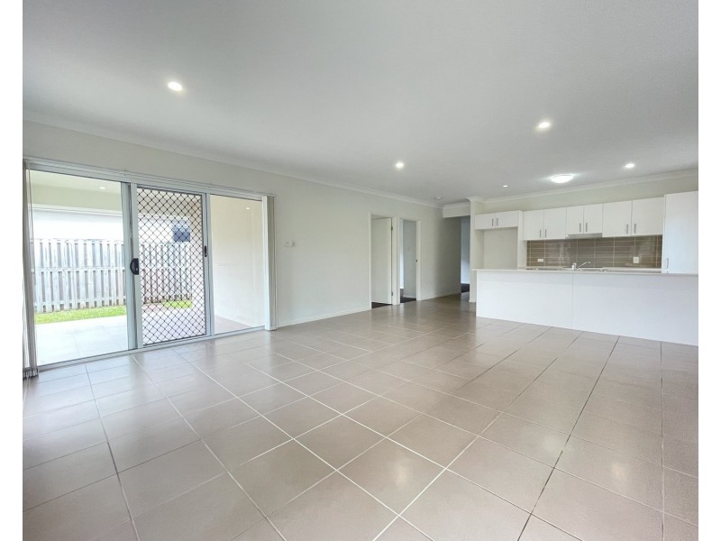 4 Keelson Crescent, Hope Island QLD 4212