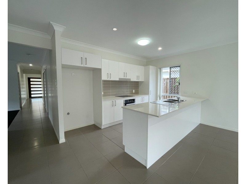 4 Keelson Crescent, Hope Island QLD 4212