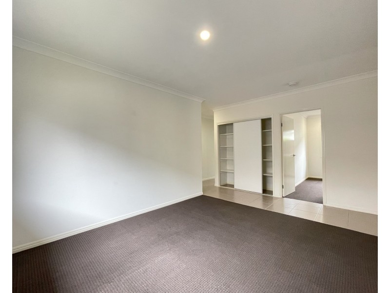 4 Keelson Crescent, Hope Island QLD 4212
