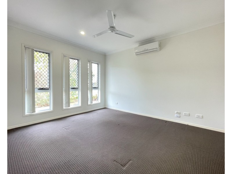 4 Keelson Crescent, Hope Island QLD 4212