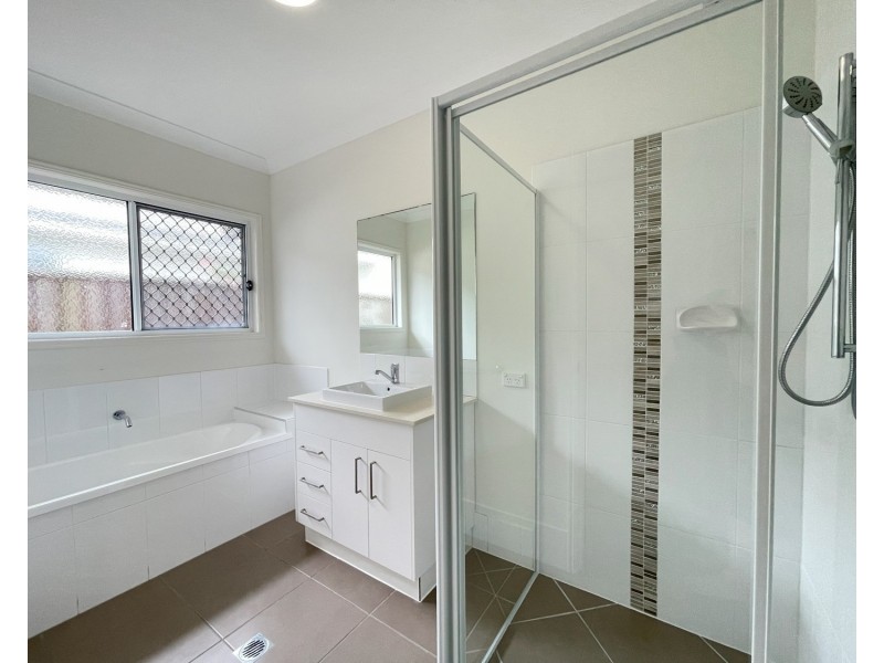 4 Keelson Crescent, Hope Island QLD 4212