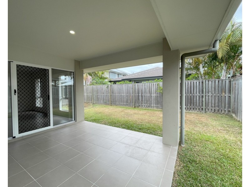 4 Keelson Crescent, Hope Island QLD 4212