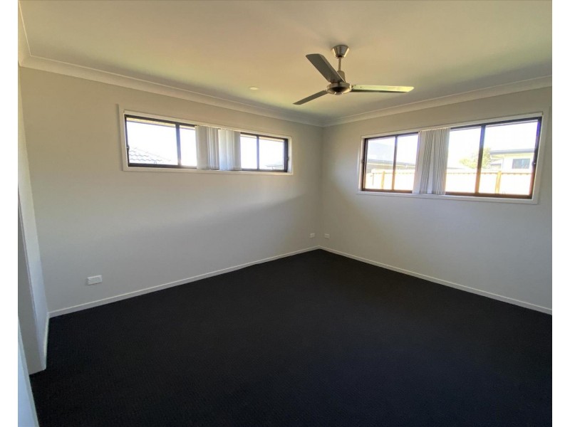 16 Edinburgh Crescent, Gleneagle QLD 4285